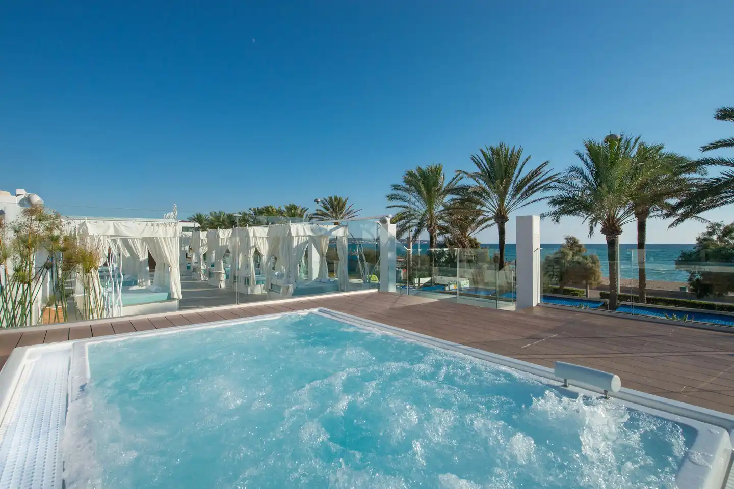 Iberostar Waves Bahia de Palma Pool