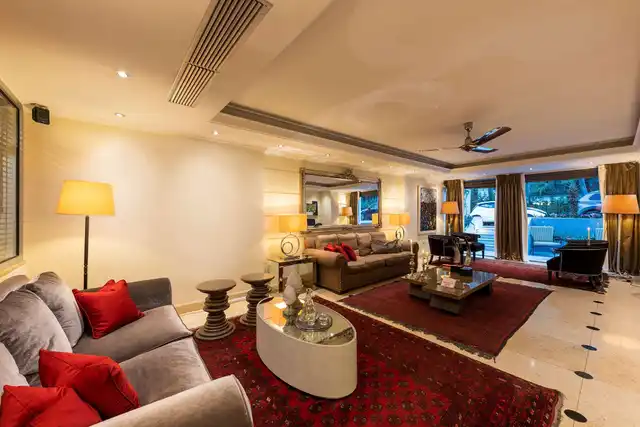 Best Western Plus Embassy Lobby