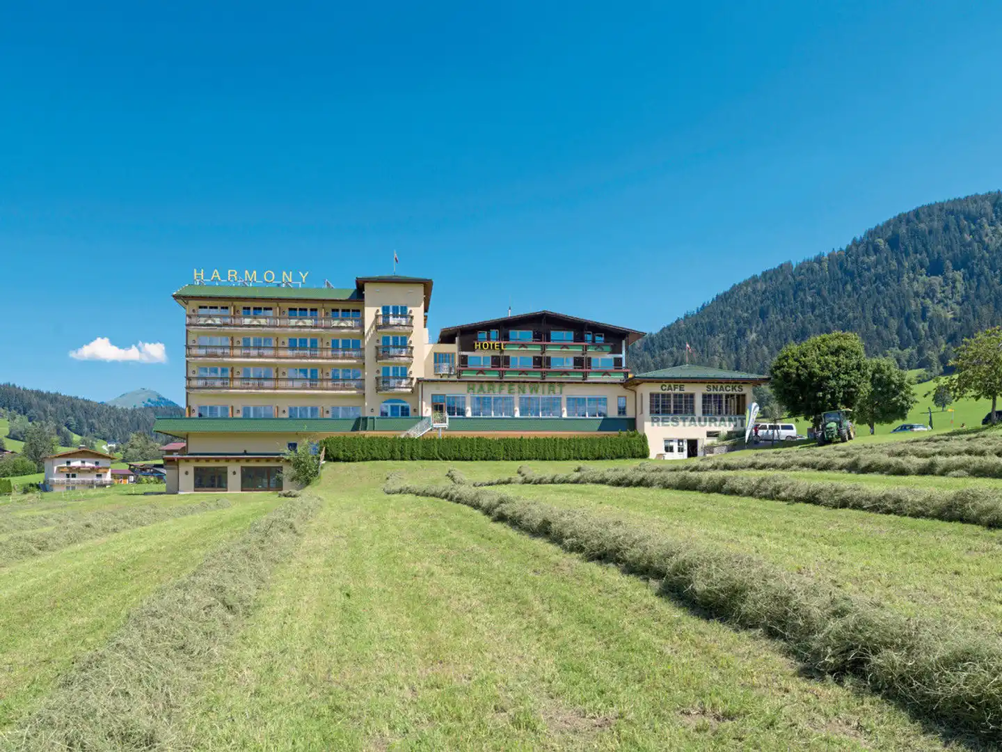 Hotel Harfenwirt & Nebenhaus Aussenansicht