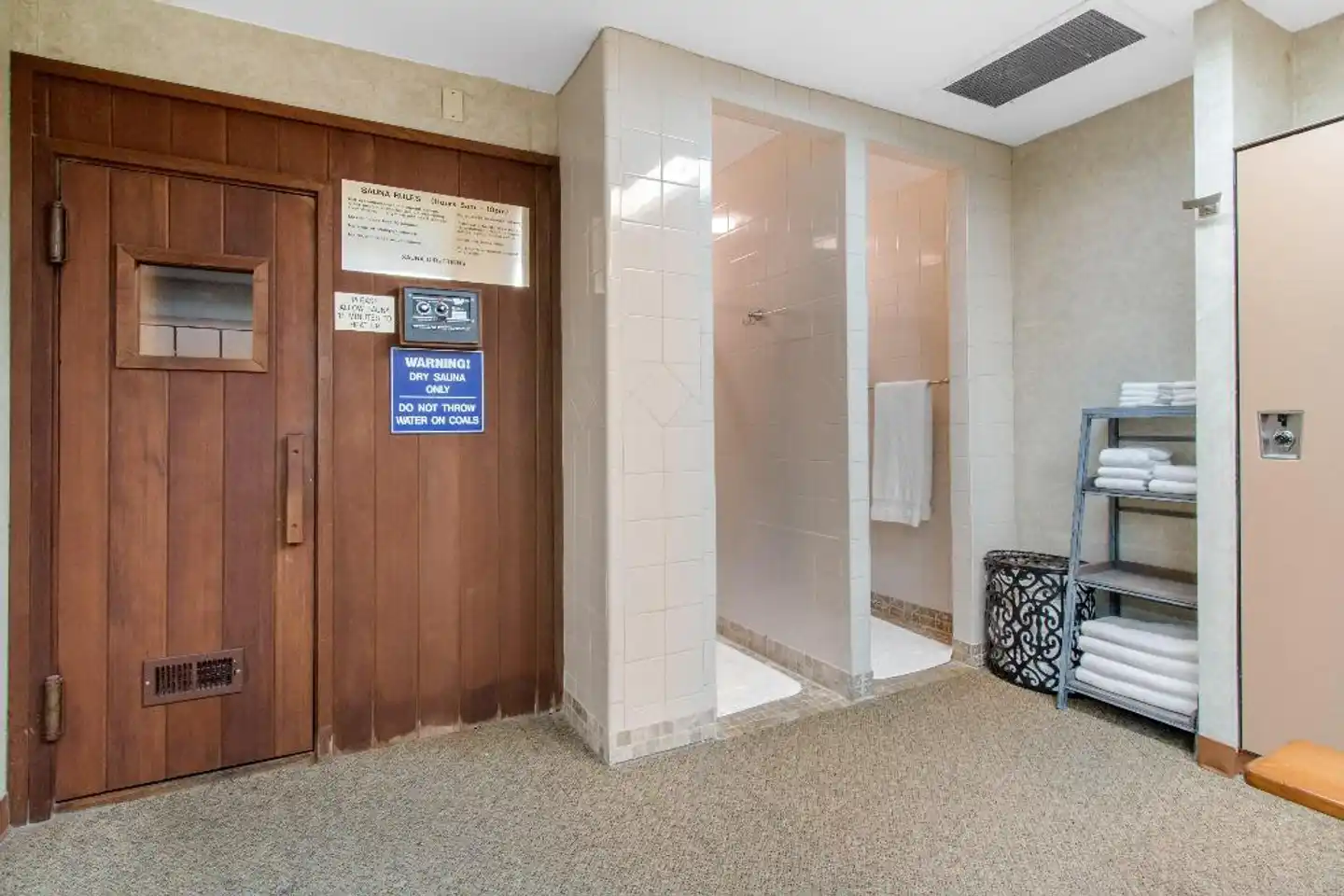 Omni Corpus Christi Lobby