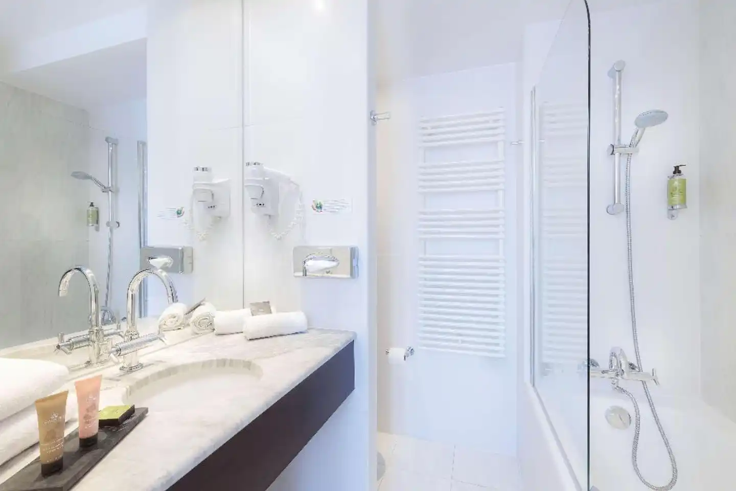 Hôtel Montfleuri Badezimmer
