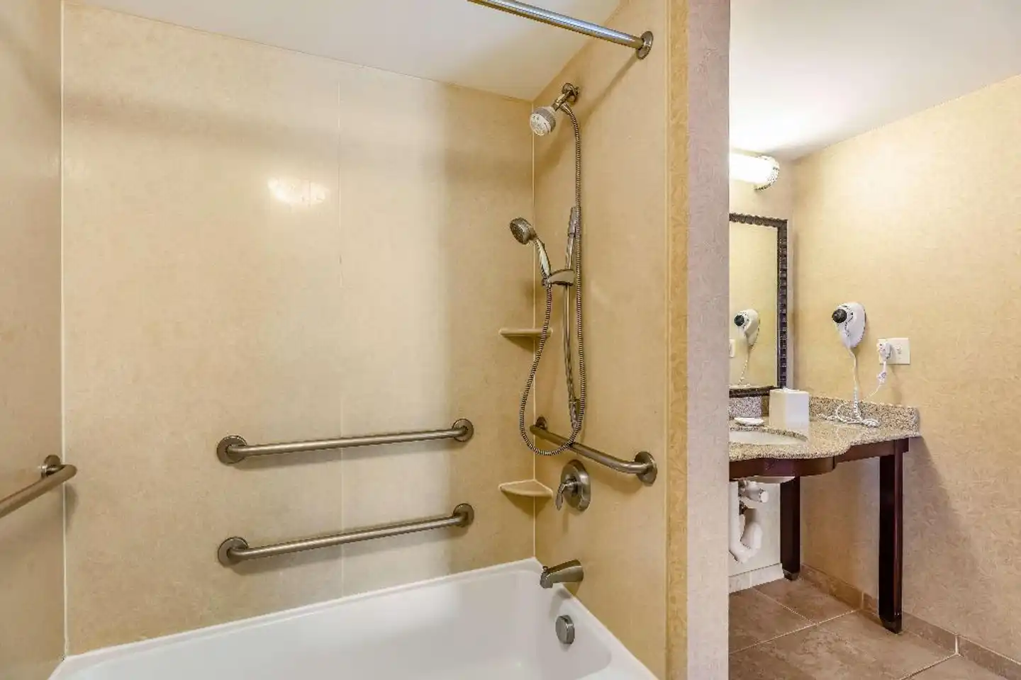 Hampton Inn & Suites Orlando-South Lake Buena Vista Badezimmer