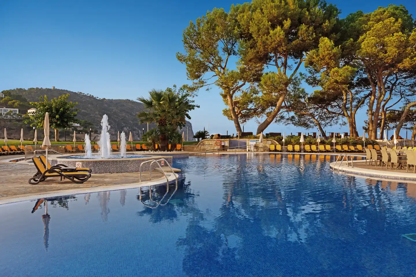 Globales Cala Viñas Pool
