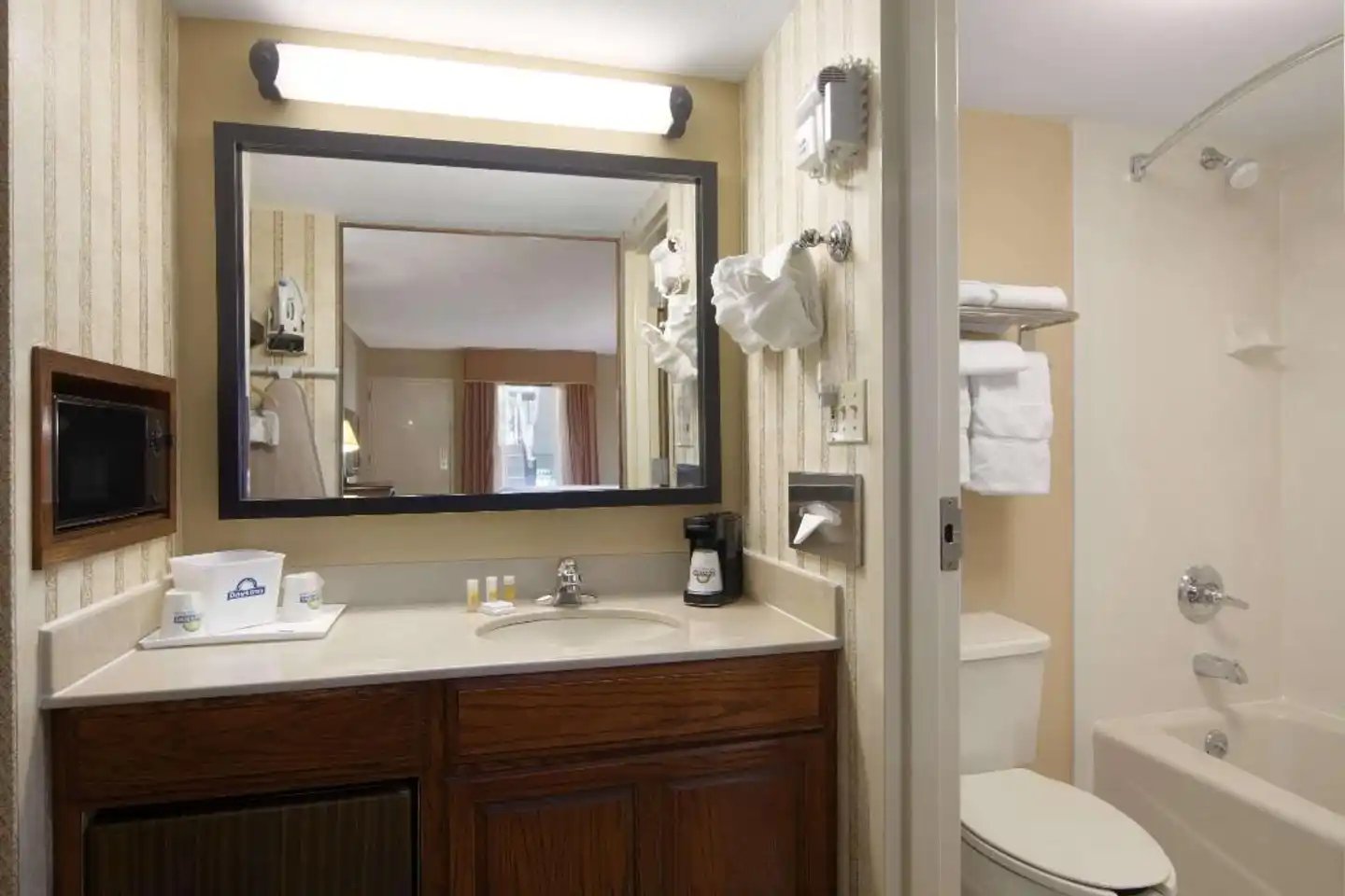 Days Inn by Wyndham Longview South Badezimmer