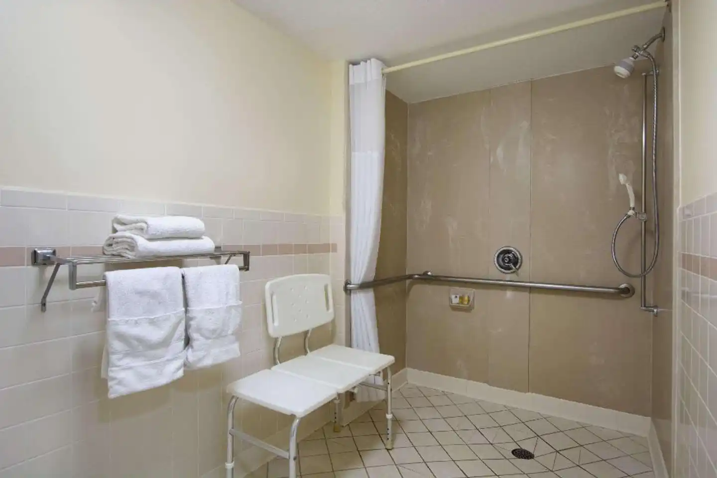Days Inn by Wyndham Longview South Badezimmer