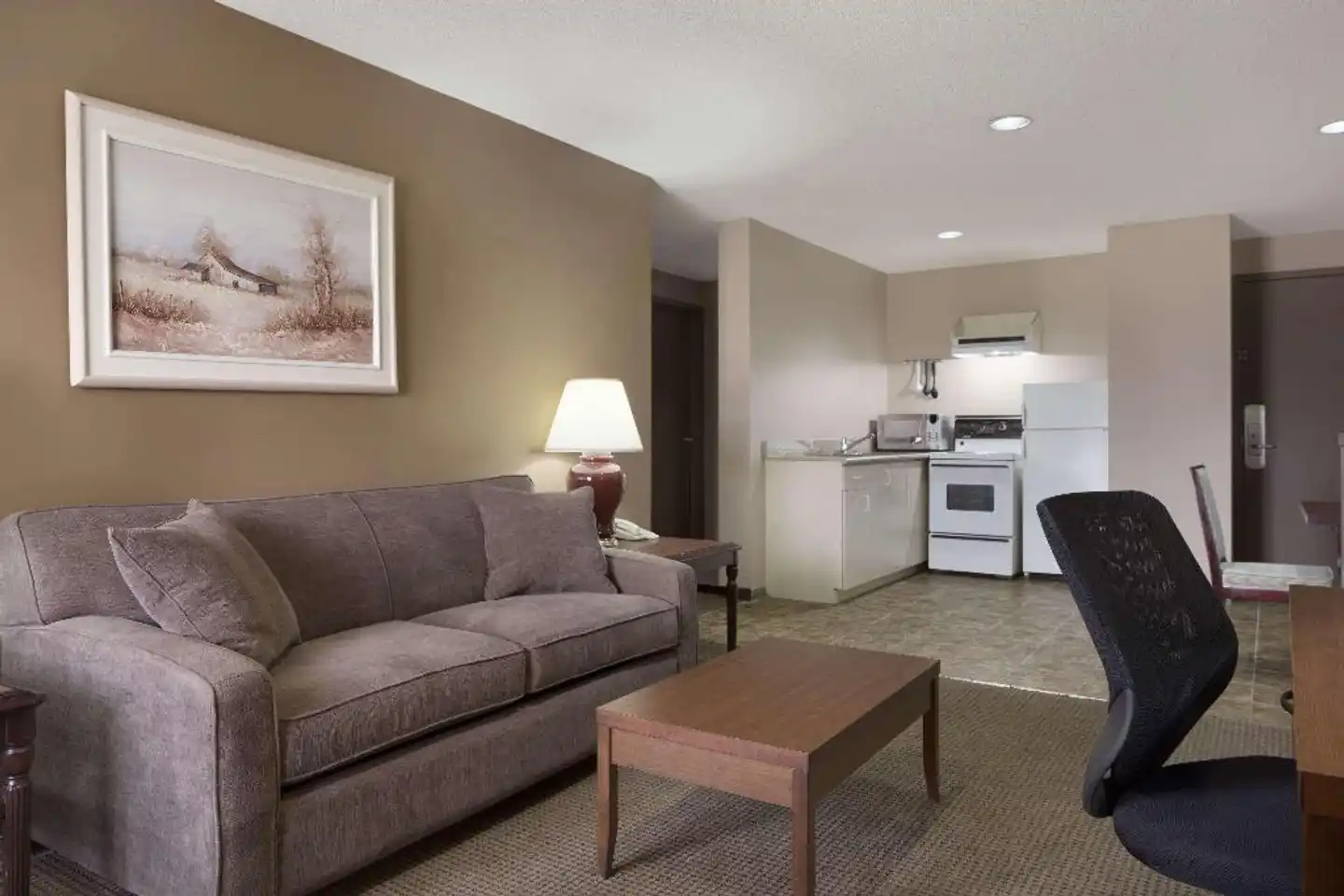 Days Inn by Wyndham Dalhousie Lobby