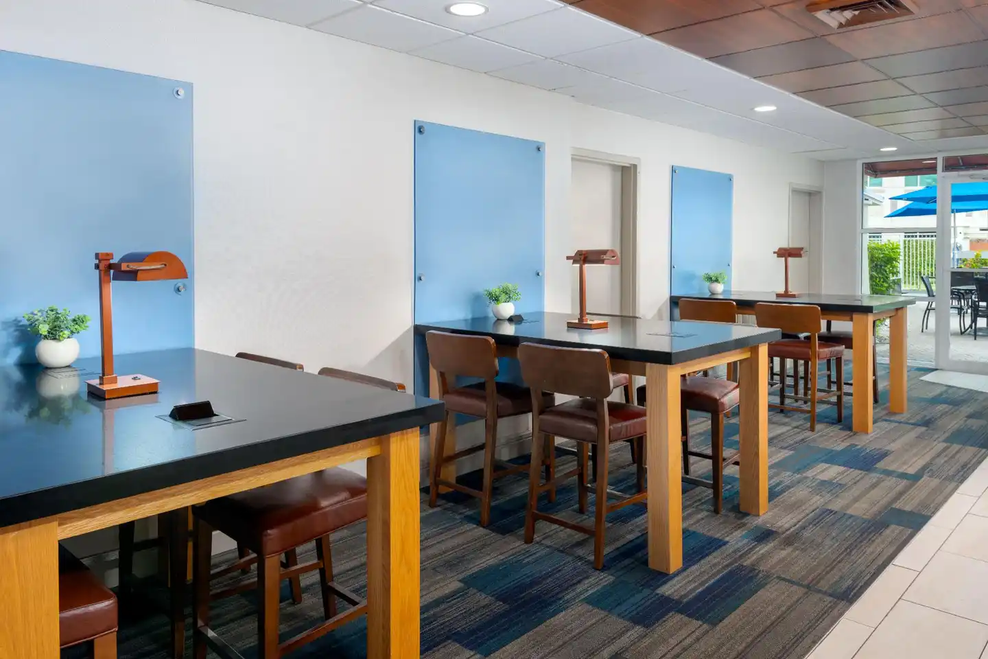 Holiday Inn Express Miami Airport Doral Area Bar