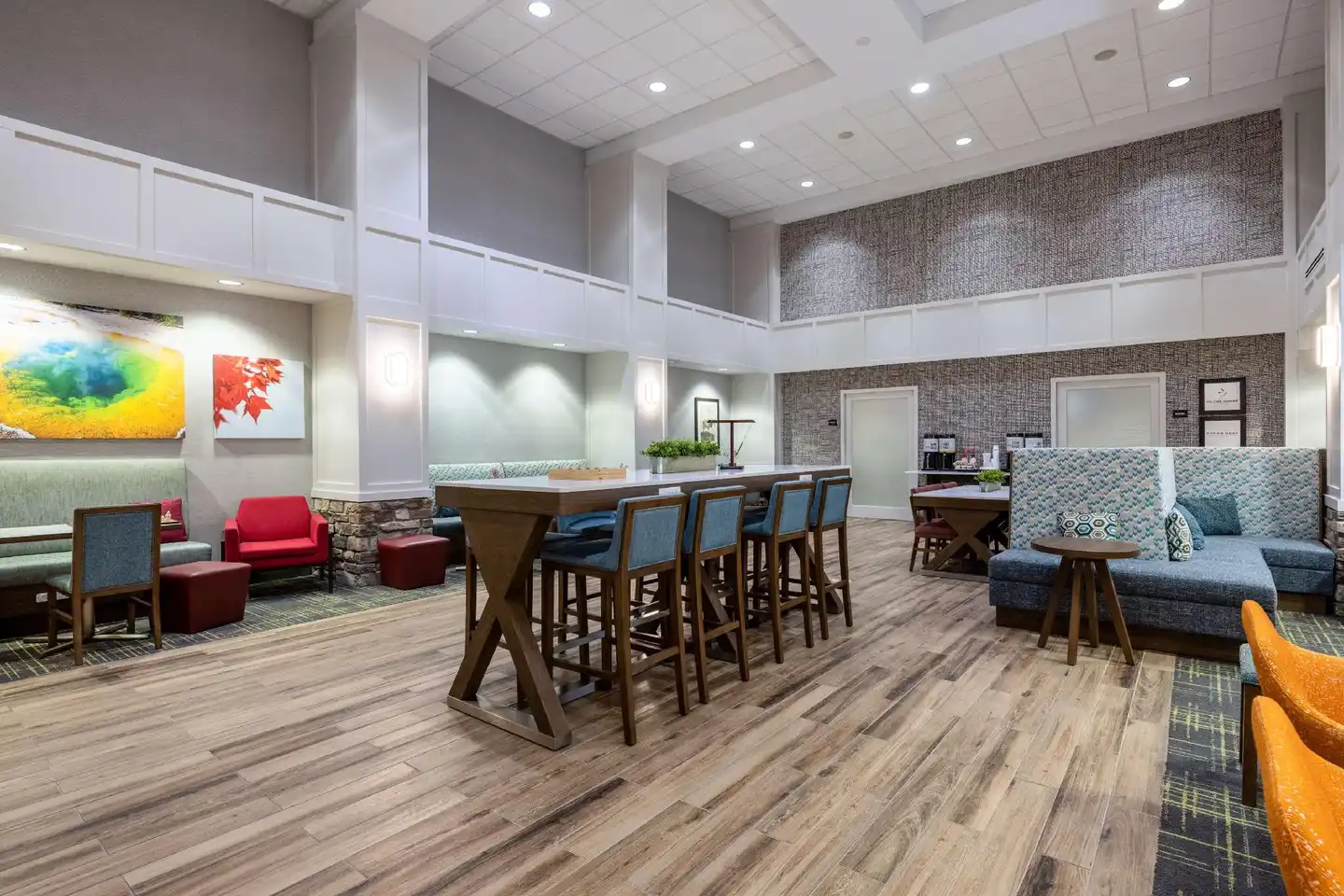 Hampton Inn & Suites Casper Bar