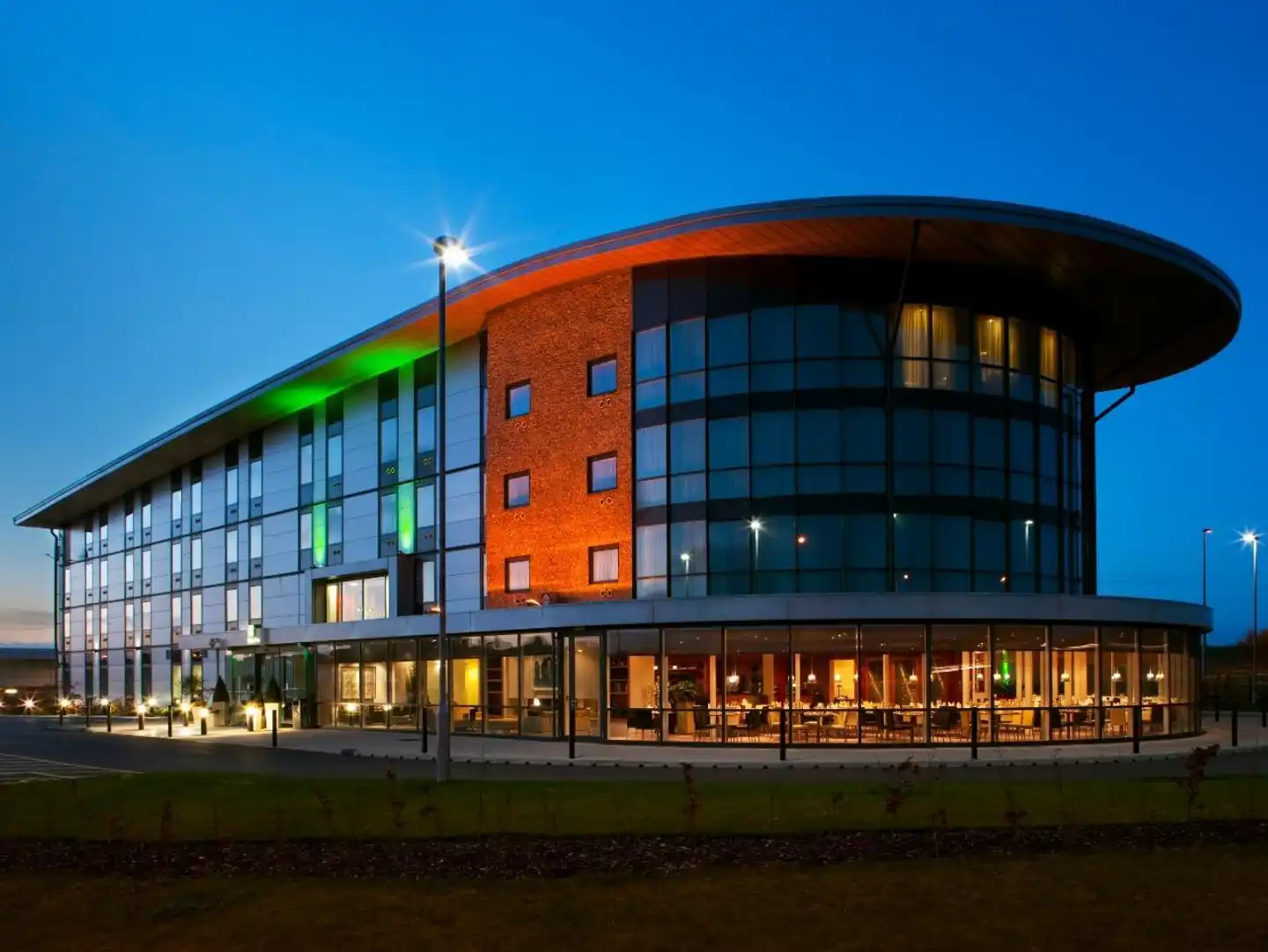 Holiday Inn Salisbury - Stonehenge Aussenansicht