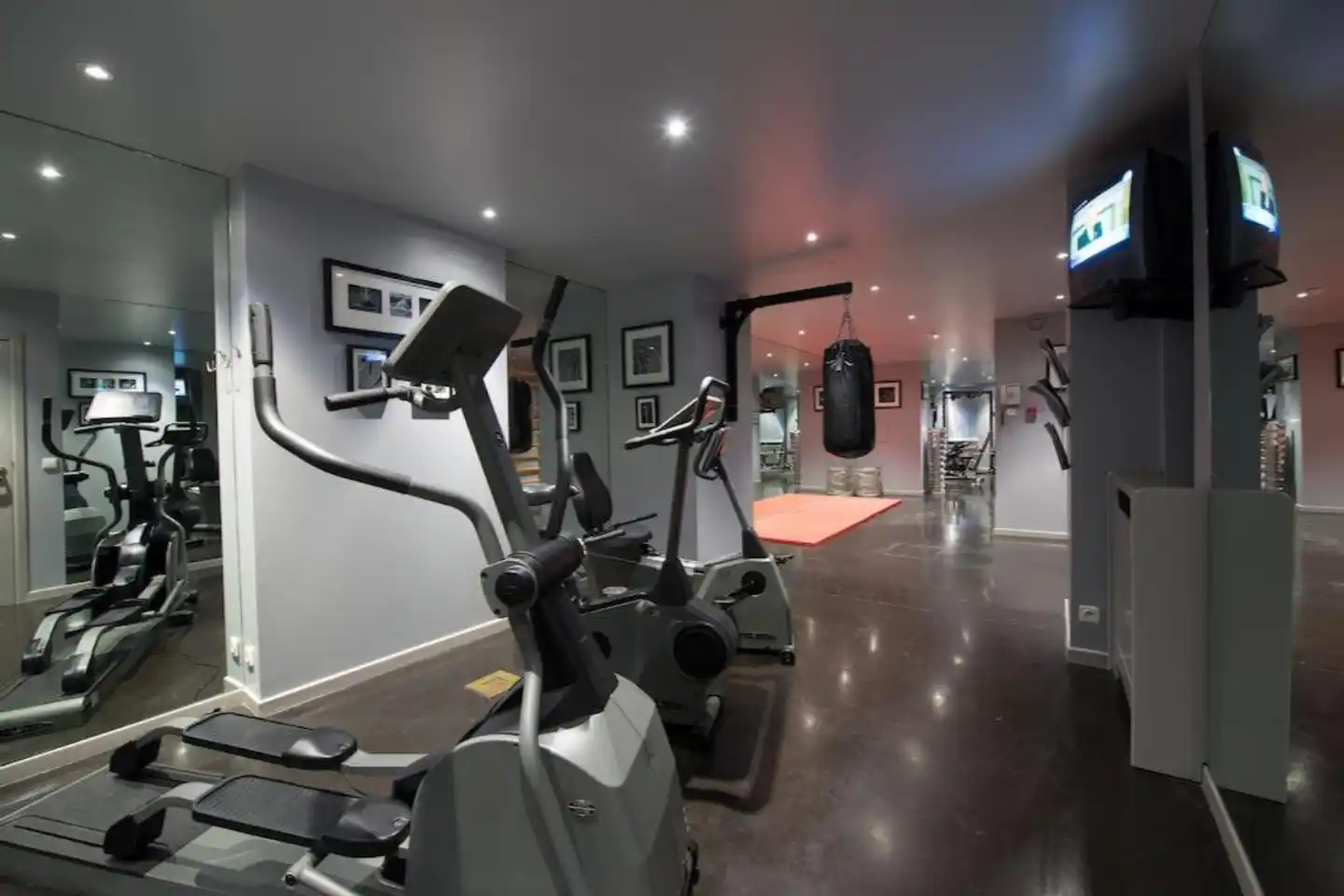Manos Premier Sport und Entertainment