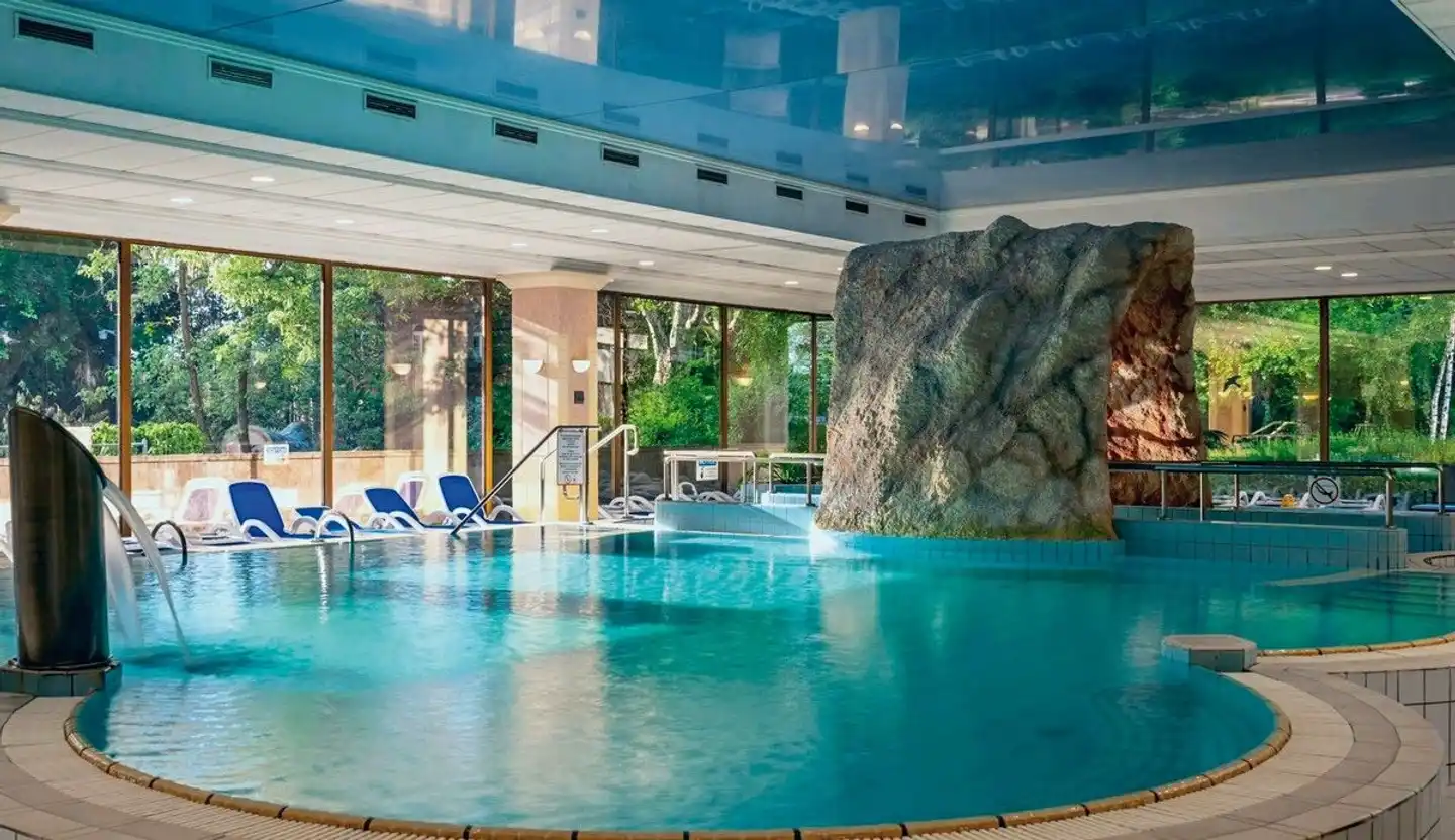 Ensana Thermal Margaret Island Health Spa Hotel & Ensana Grand Maragret Island Health Spa Hotel Hallenbad