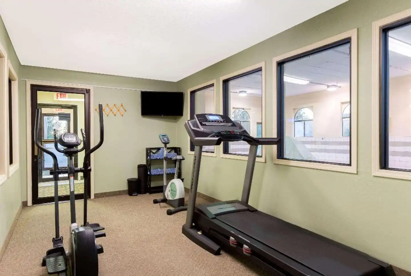 Days Inn by Wyndham Mount Vernon Sport und Entertainment