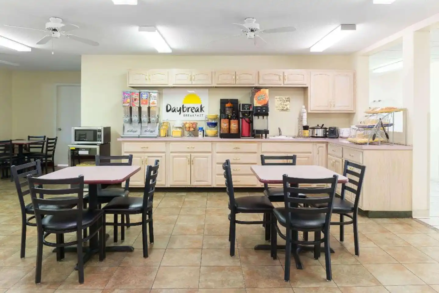 Days Inn by Wyndham Mount Vernon Bar