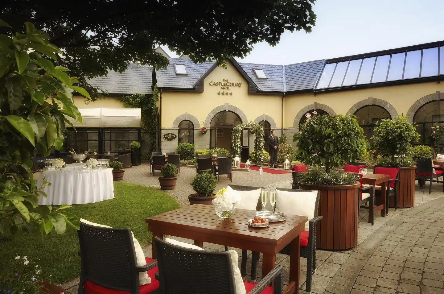 Castlecourt Terrasse