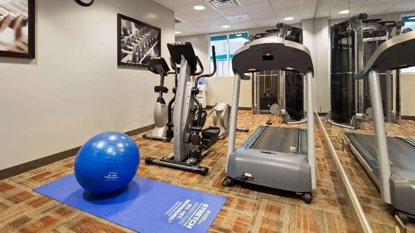 Best Western Plus Crossroads Inn & Suites Sport und Entertainment