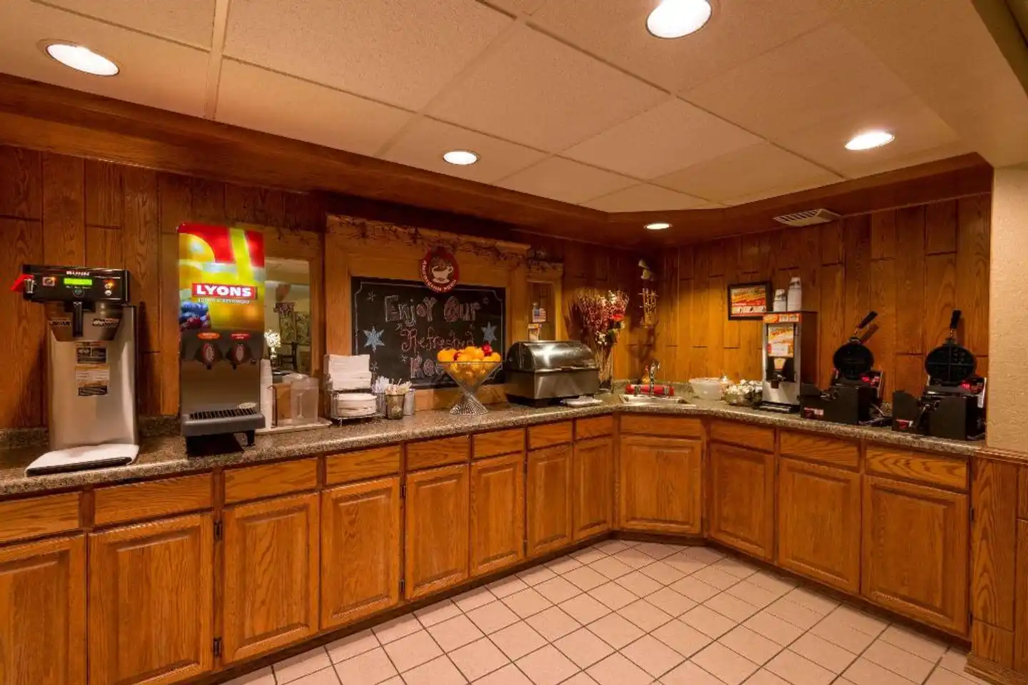 AmericInn by Wyndham Minocqua Lobby