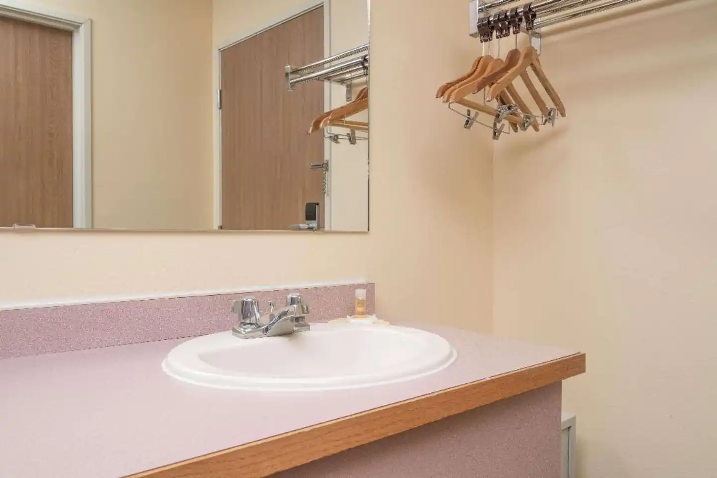 Days Inn by Wyndham West-Eau Claire Badezimmer