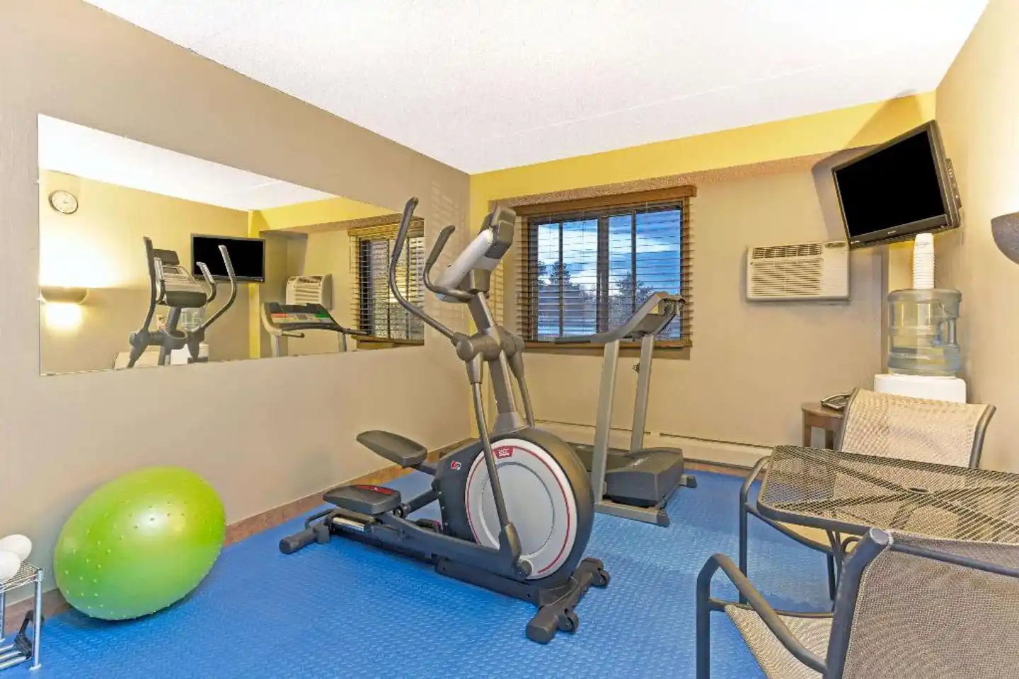 Days Inn by Wyndham Fort Collins Sport und Entertainment