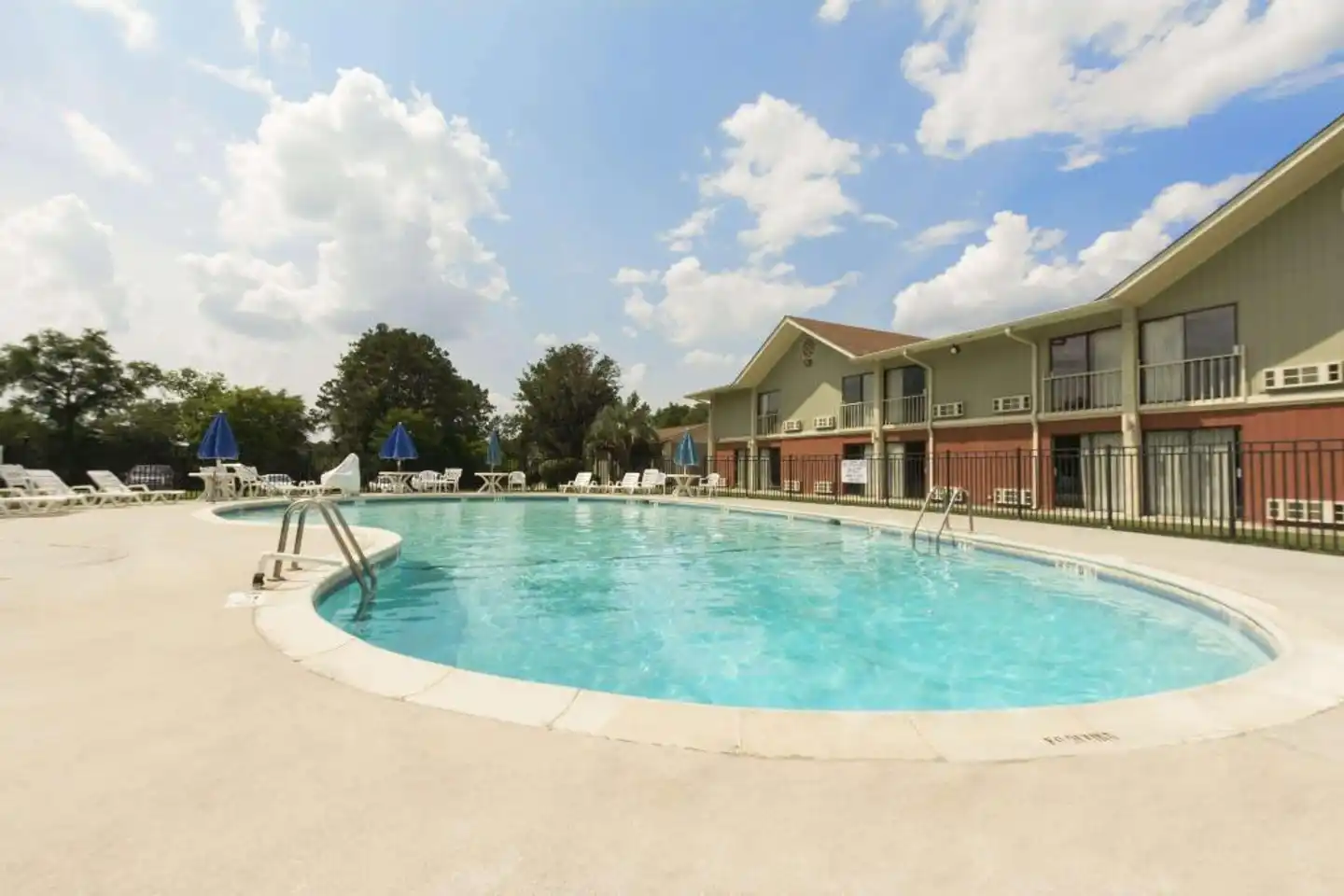 Howard Johnson Beaufort Pool