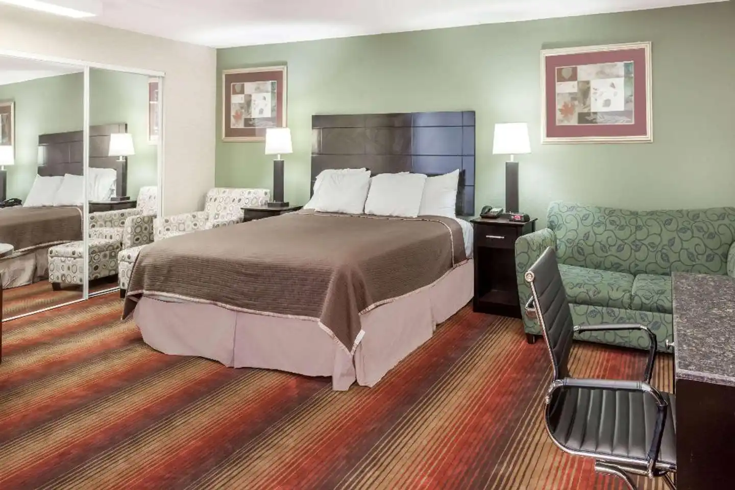Howard Johnson by Wyndham Newark Airport Wohnbeispiel