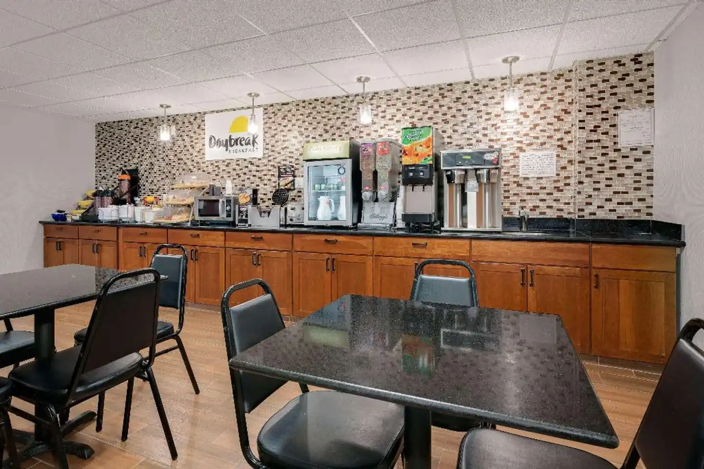 Days Inn by Wyndham Mounds View Twin Cities North Bar