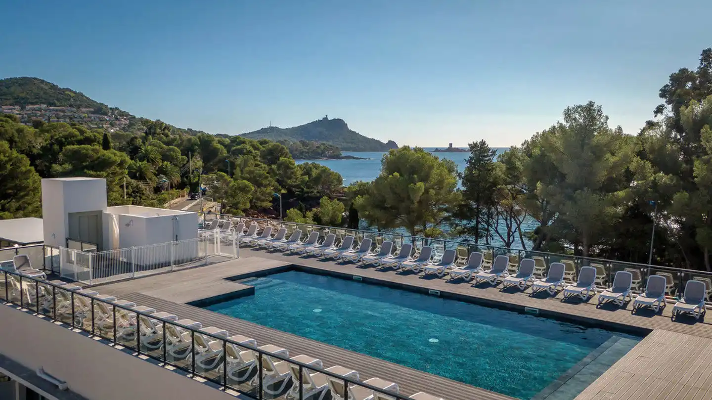 SOWELL RESIDENCES Les Chênes Verts Pool