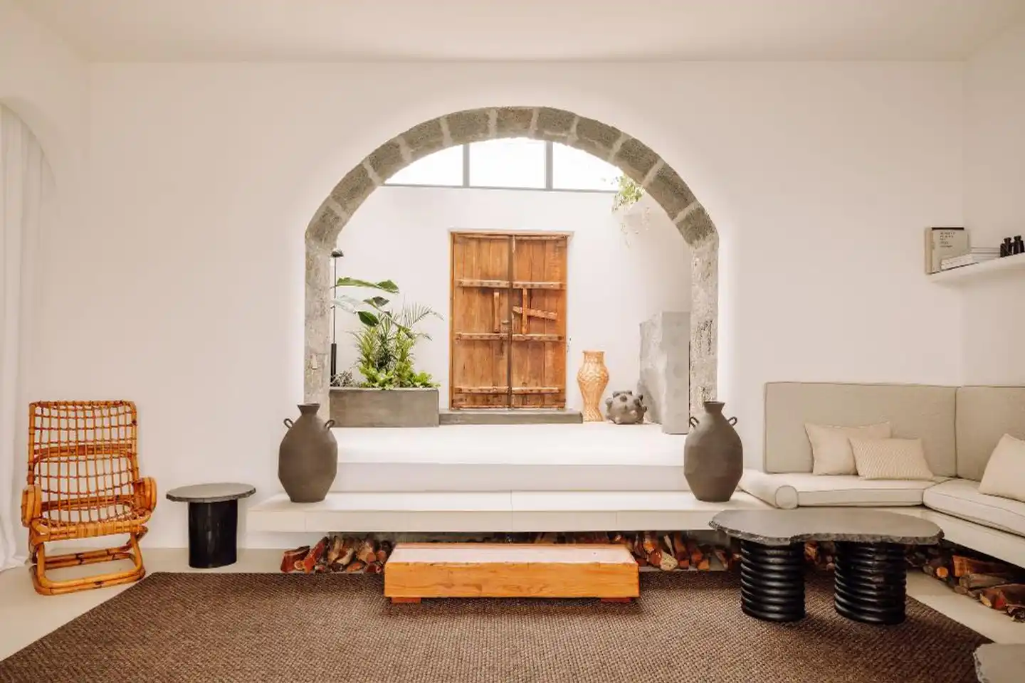 White Exclusive Suites & Villas Lobby