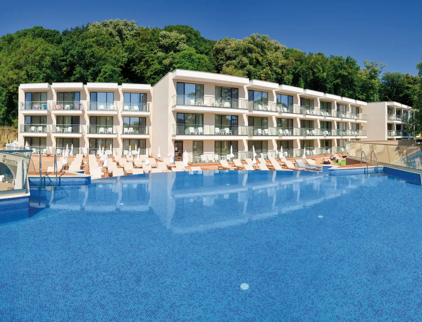 GRIFID Foresta Pool
