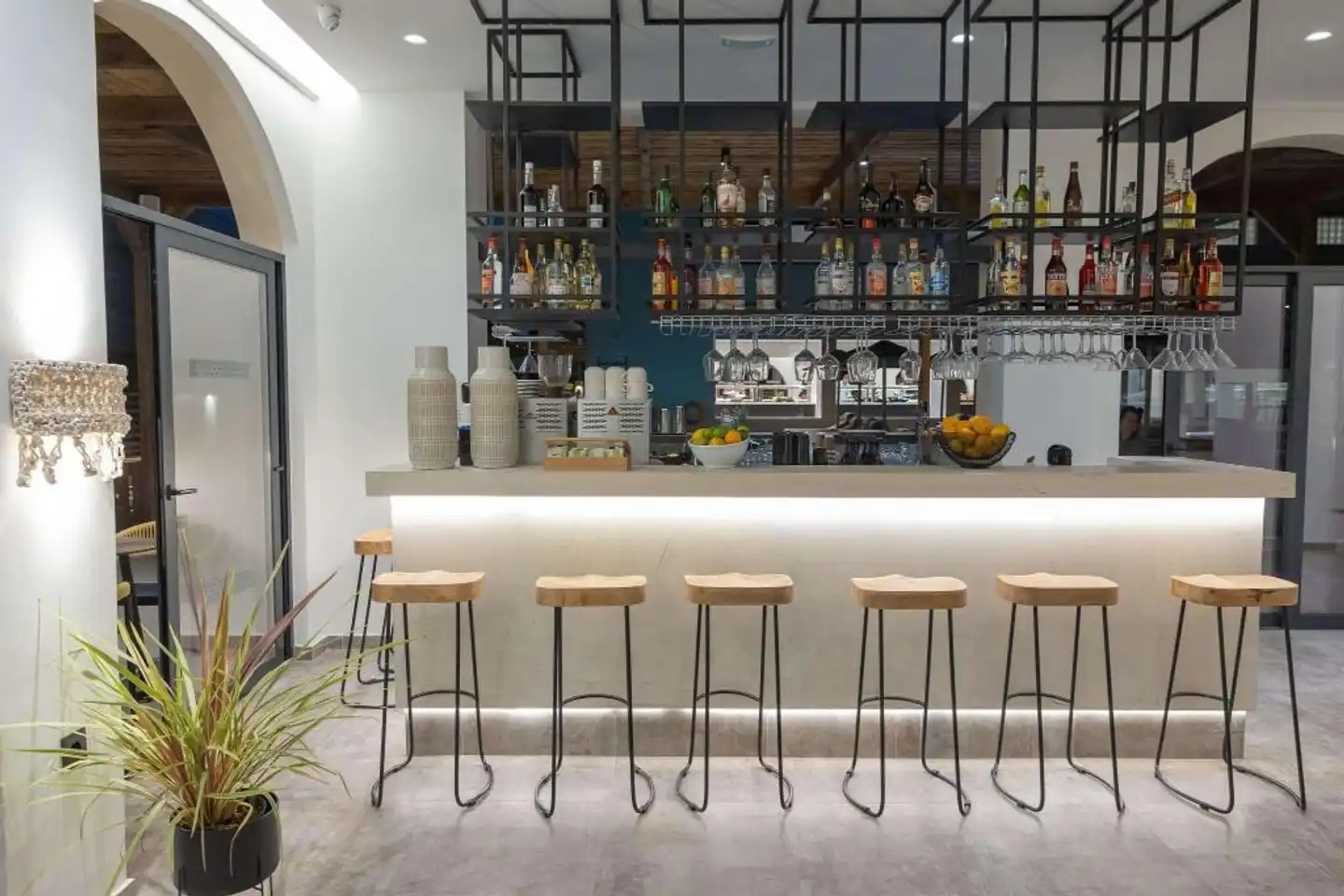 Cabana Blu Hotel & Suites Bar