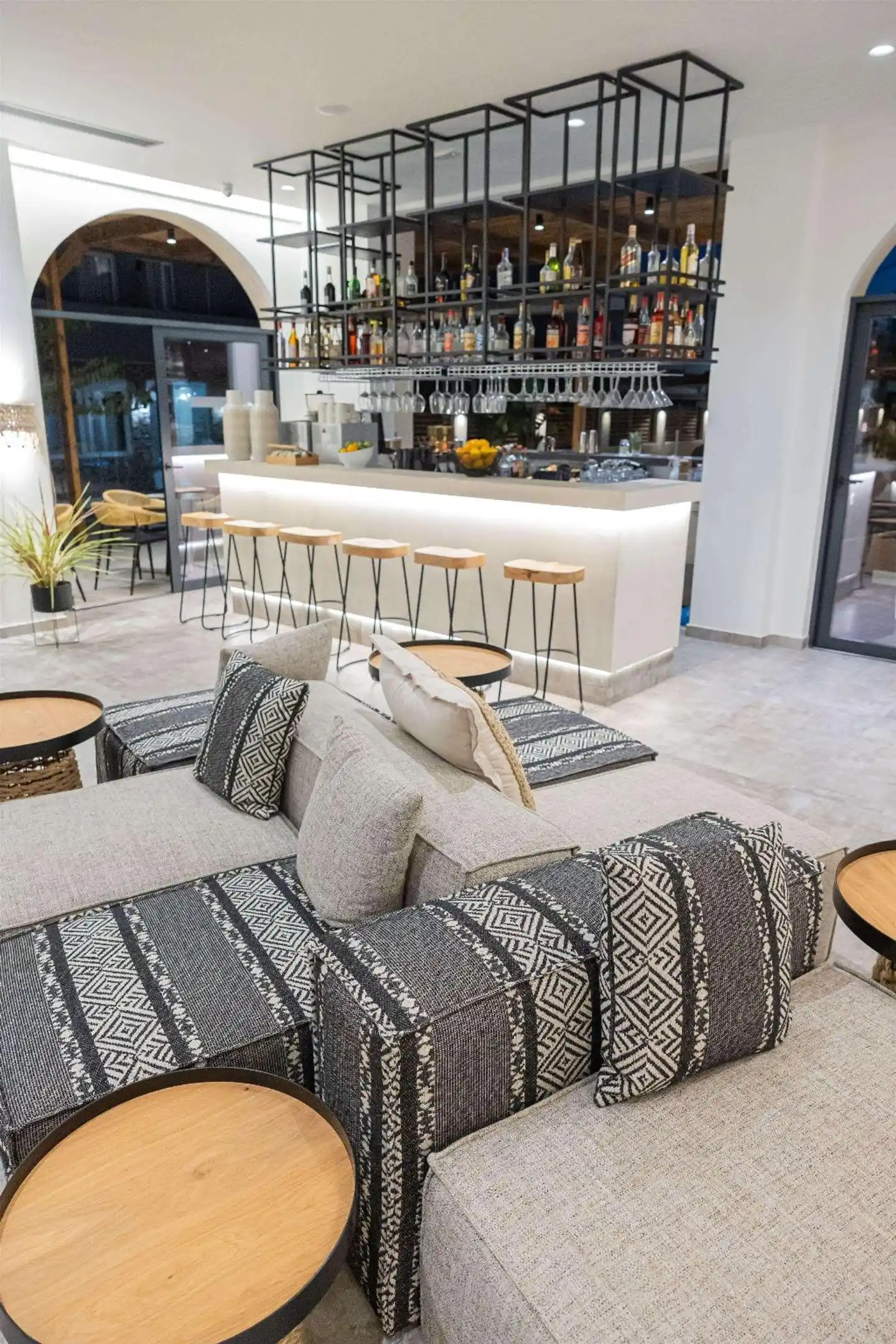 Cabana Blu Hotel & Suites Bar