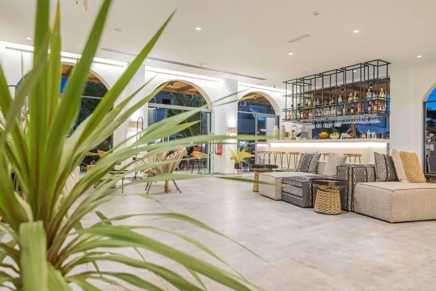 Cabana Blu Hotel & Suites Lobby