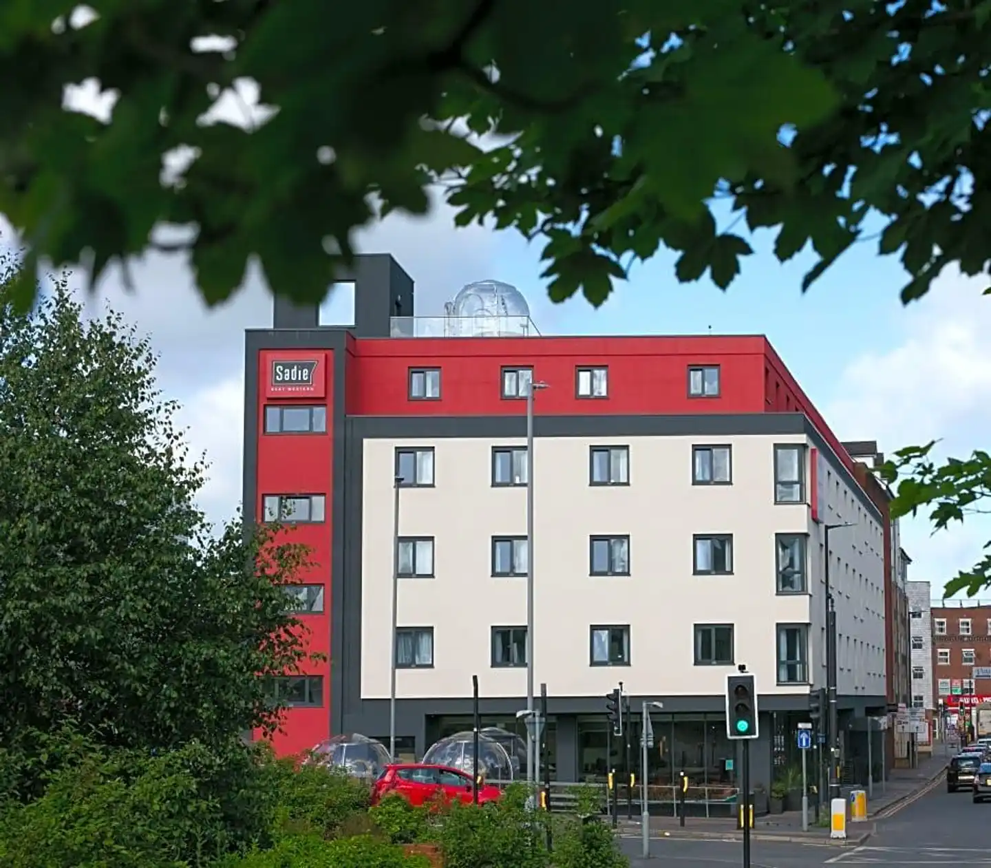 Spark by Hilton Luton Aussenansicht