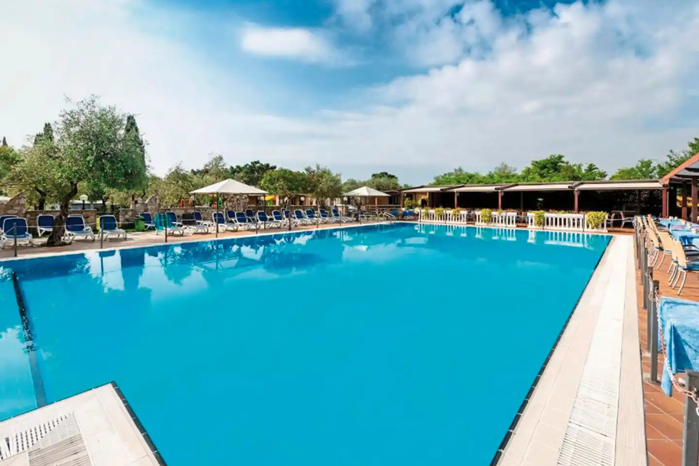 Regina Del Garda Suite Pool