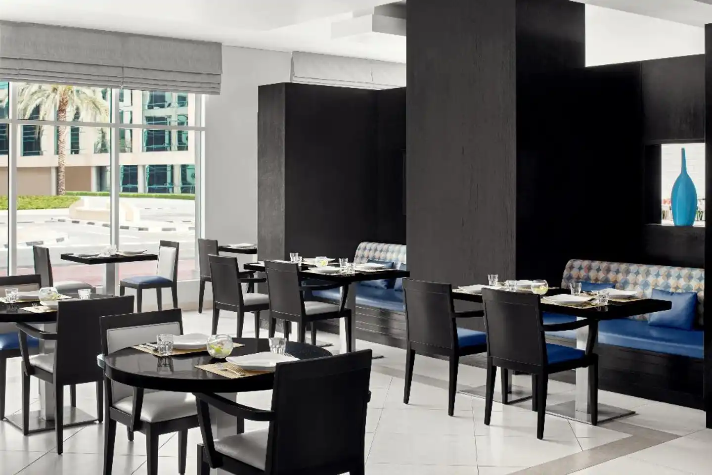 Holiday Inn Express Dubai - Safa Park Restaurant