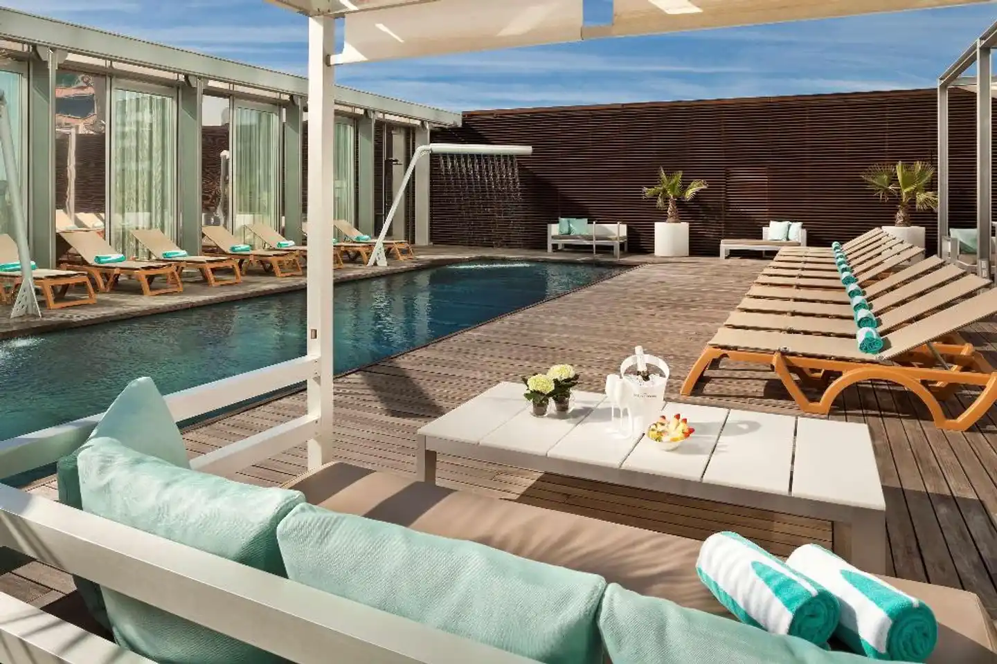 Meliá Barcelona Sky Hallenbad