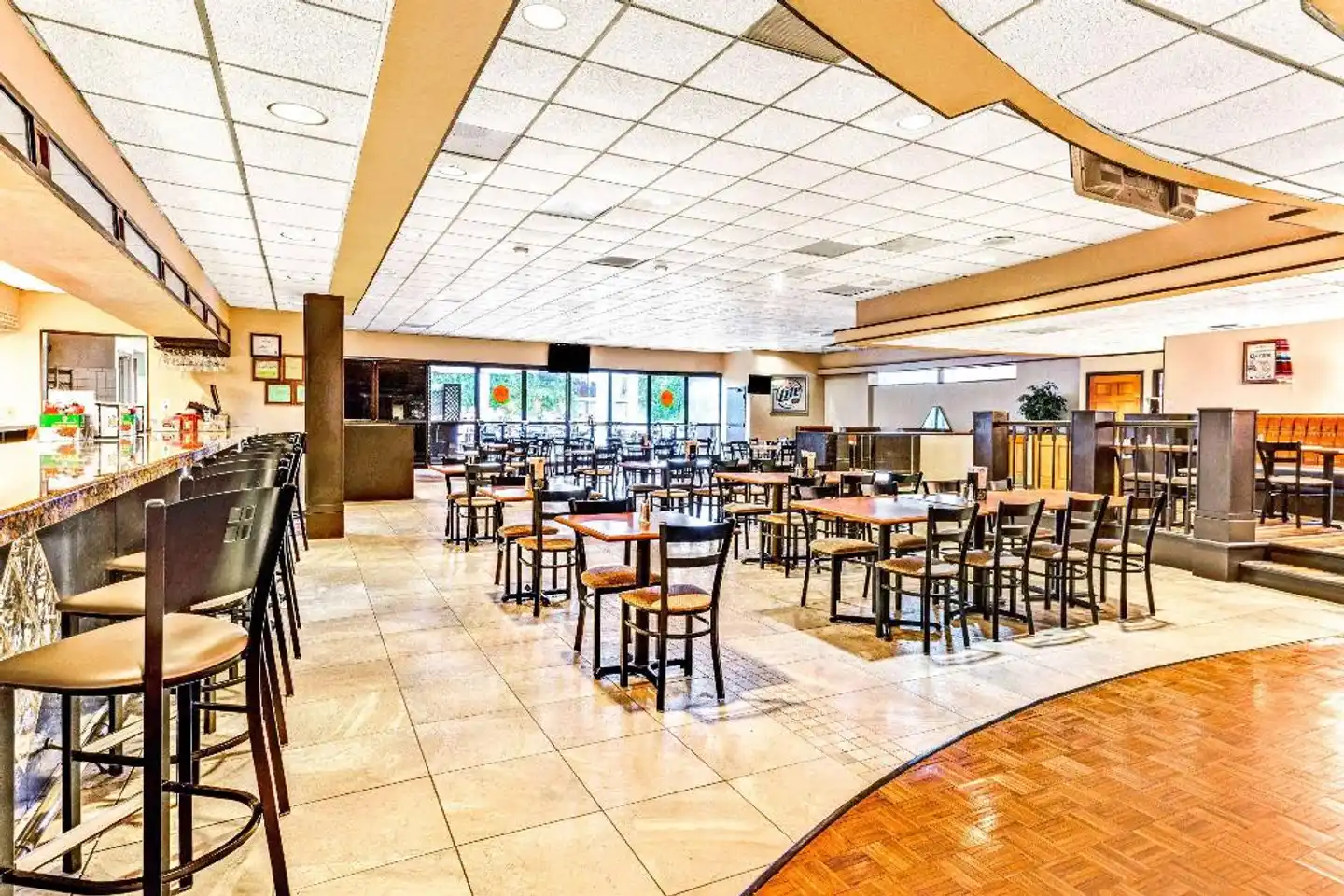 Wyndham Garden Romulus Detroit Metro Airport Bar