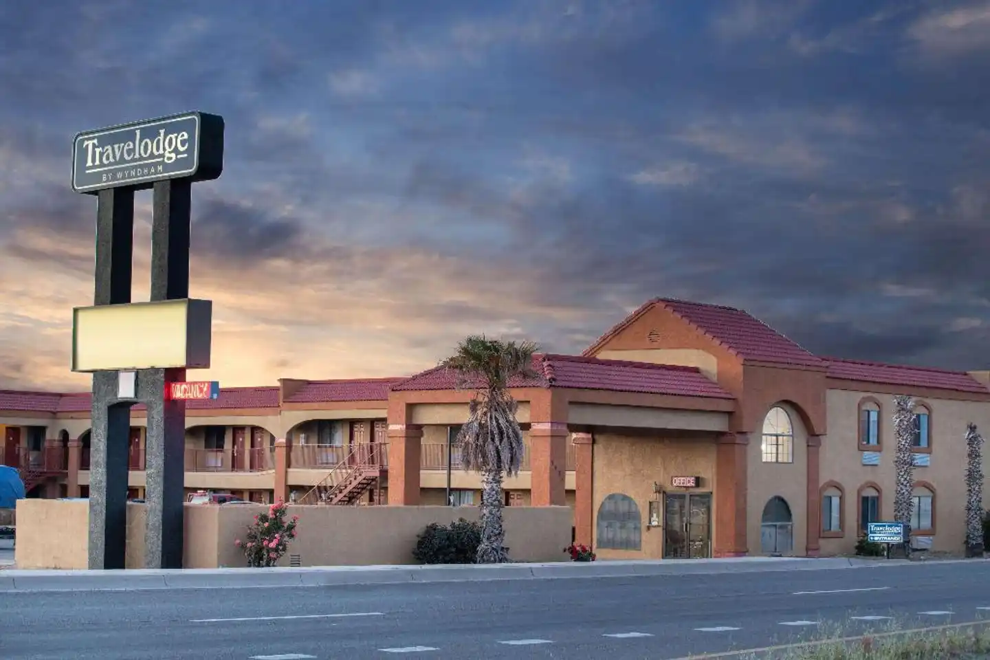 Travelodge by Wyndham Kingman Aussenansicht