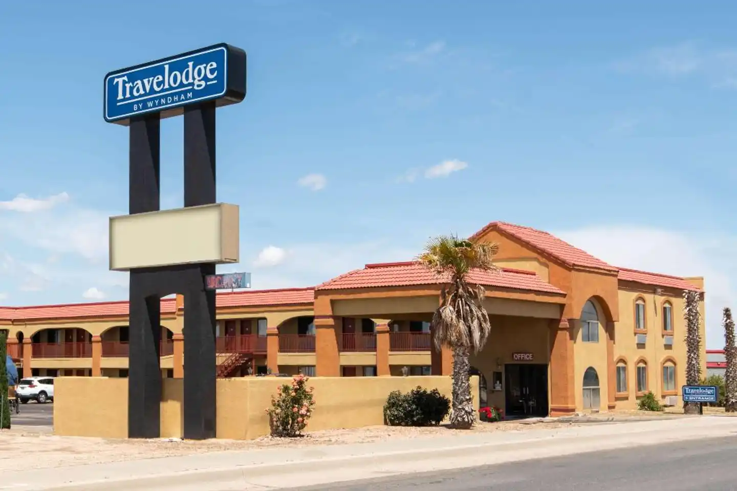 Travelodge by Wyndham Kingman Aussenansicht