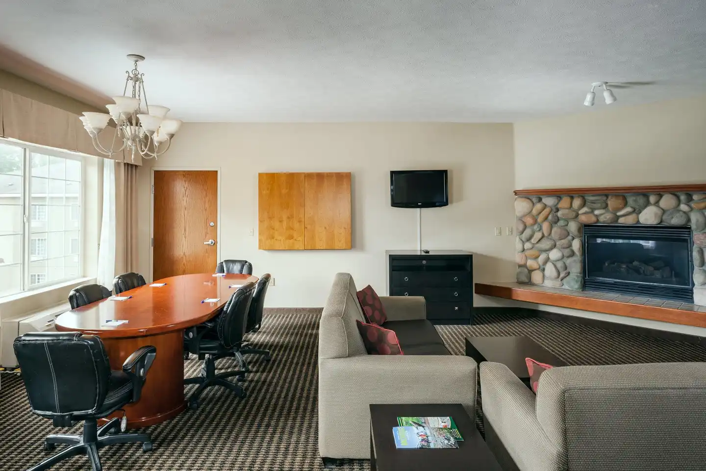 Holiday Inn Express Anchorage Bar