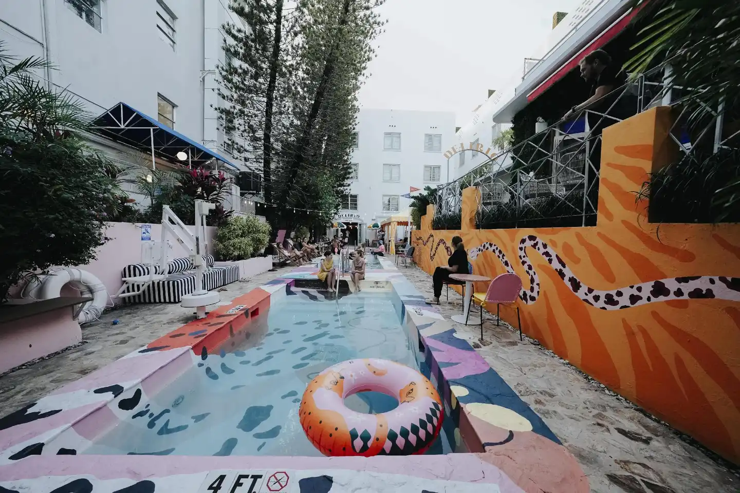 Viajero Miami Pool