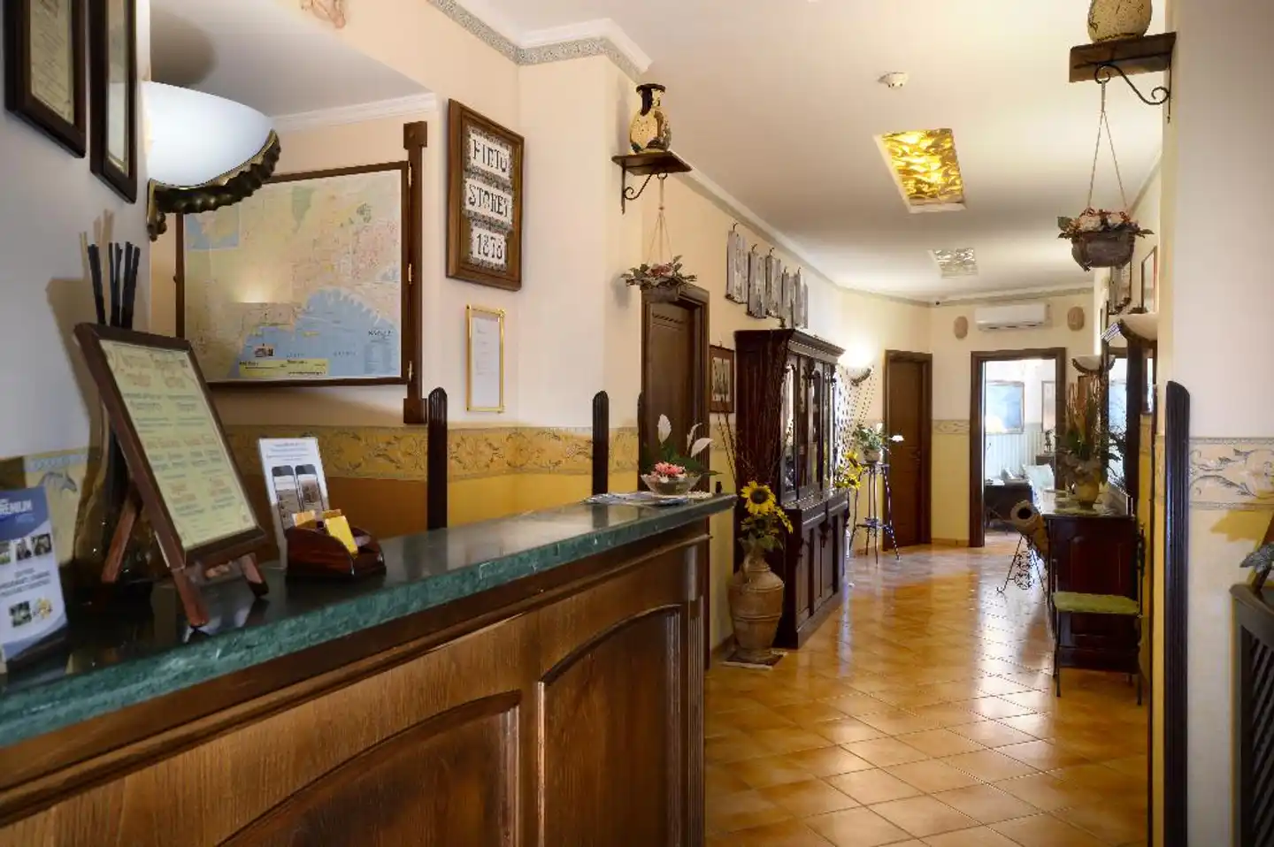 Pinto Storey Hotel Lobby