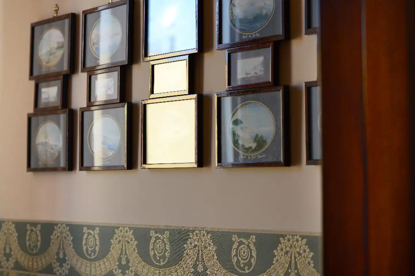 Pinto Storey Hotel Lobby