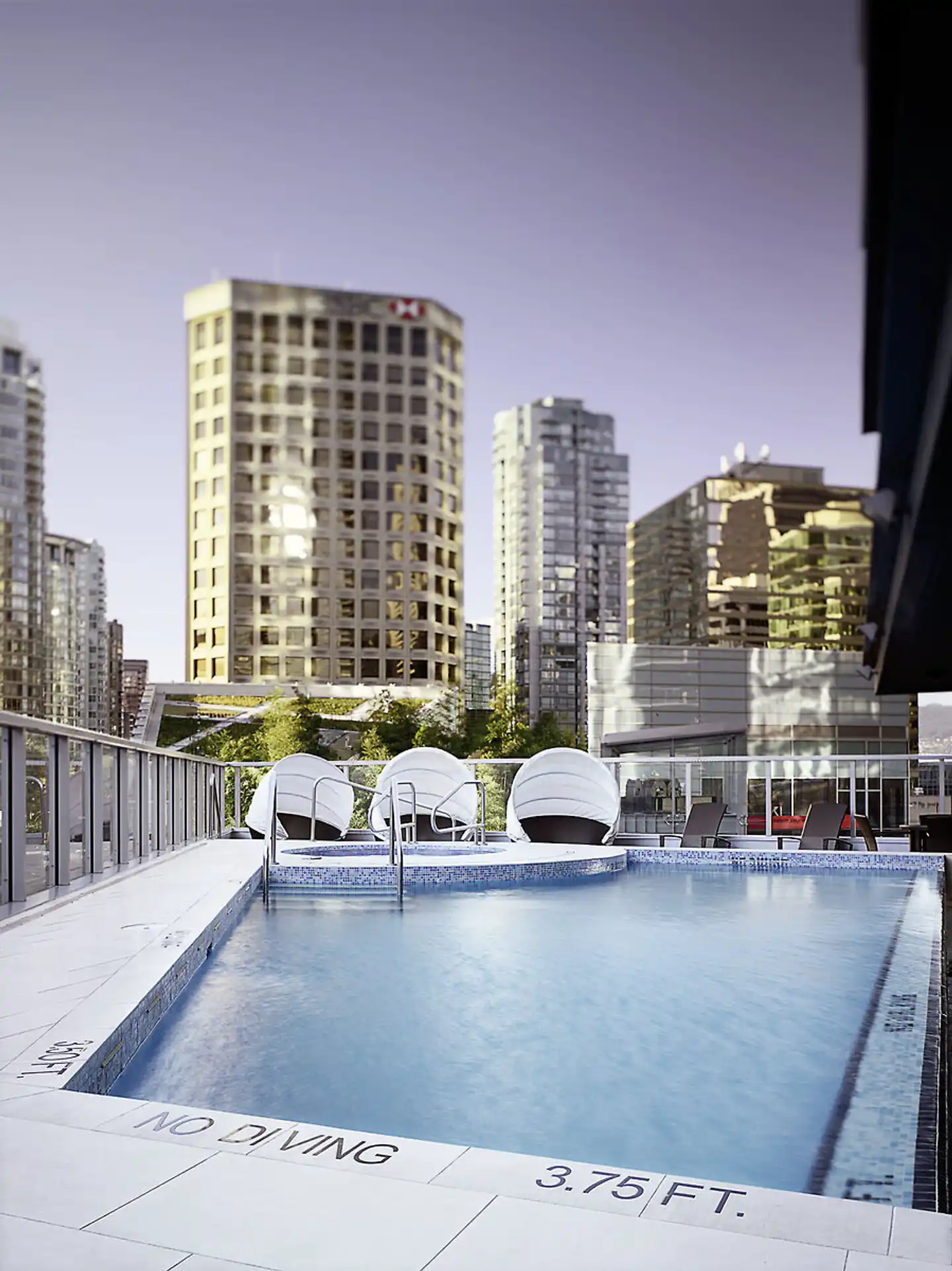 Shangri-La Hotel Vancouver Pool