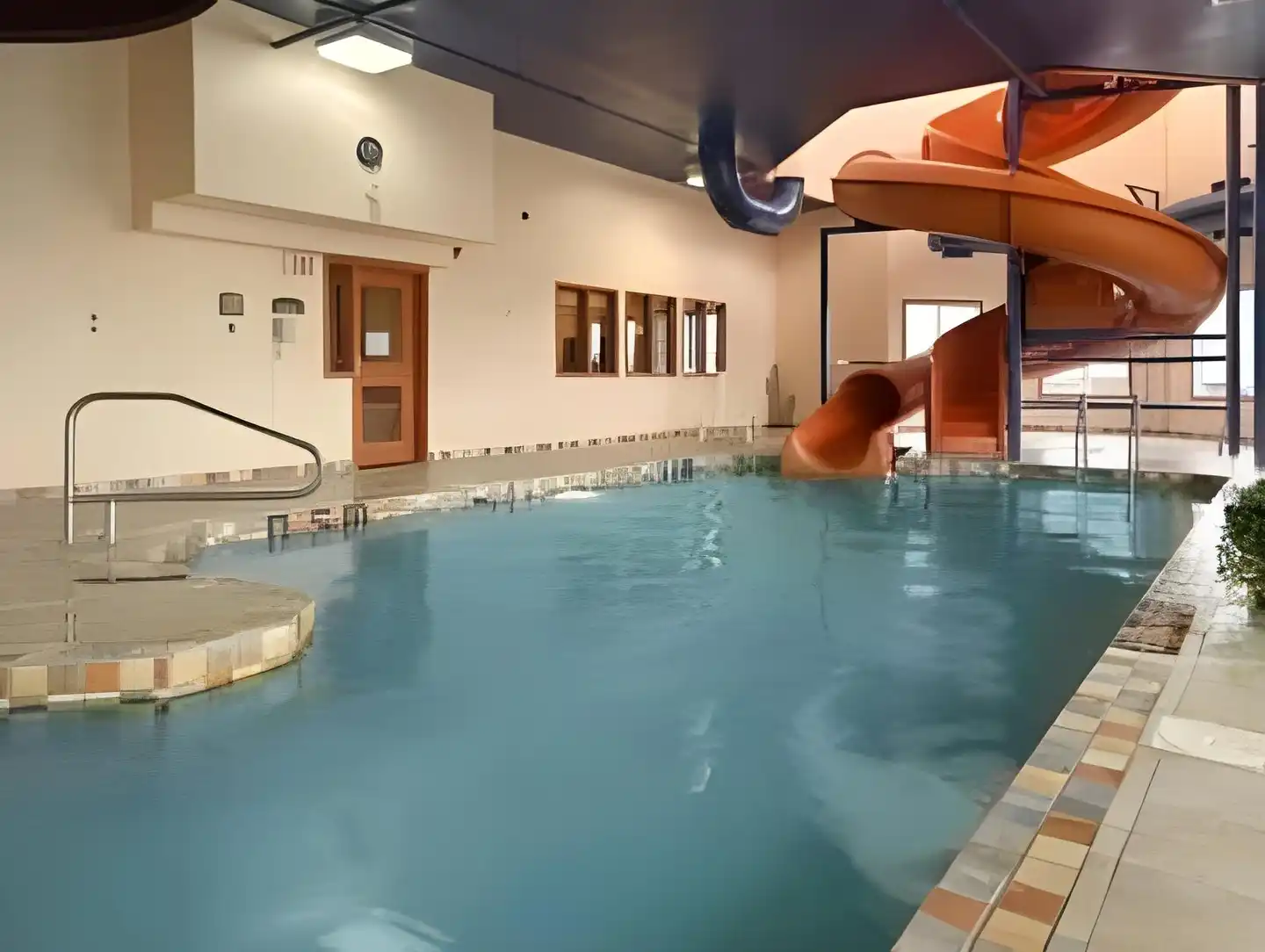 Super 8 by Wyndham Caraquet Hallenbad