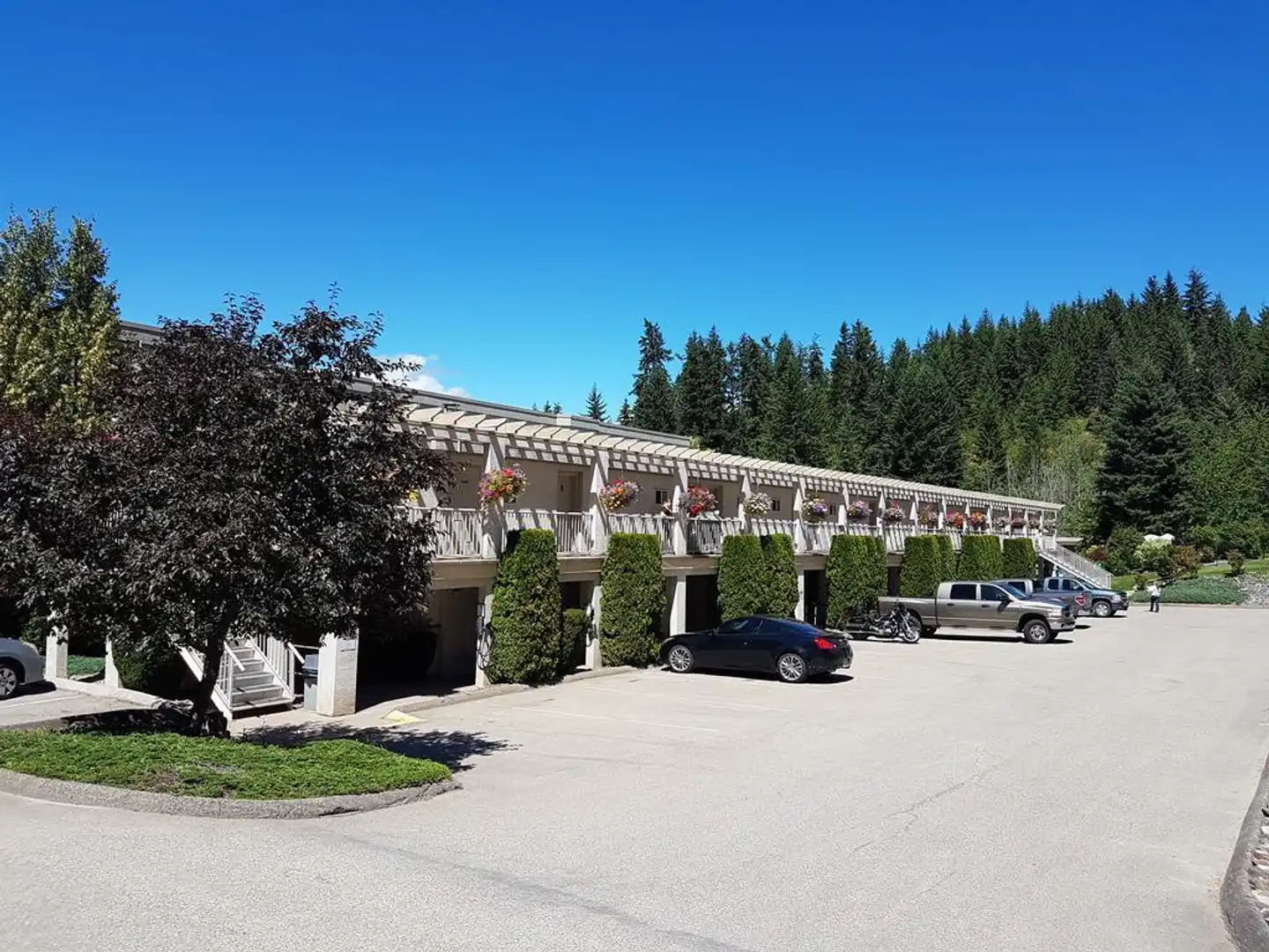 Hilltop Inn Salmon Arm Aussenansicht