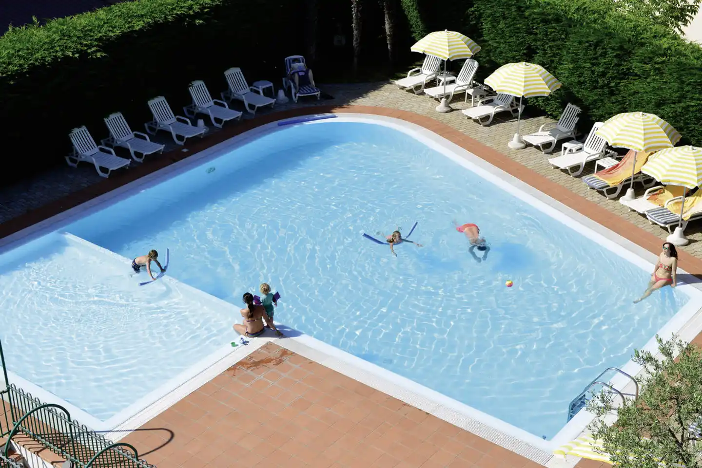 Bella Peschiera Pool