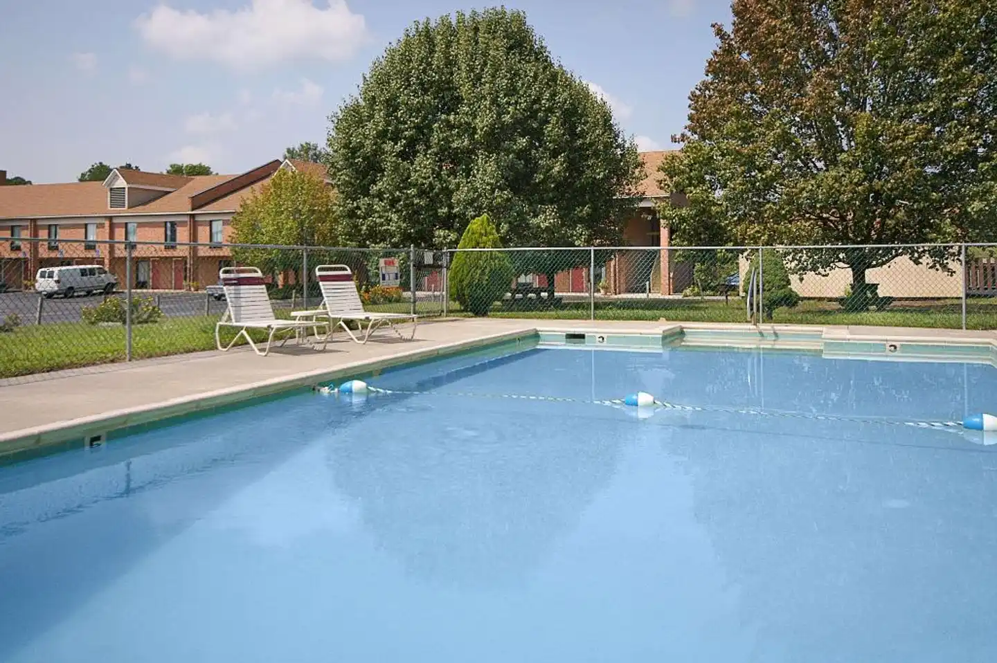 Days Inn by Wyndham Farmville Pool
