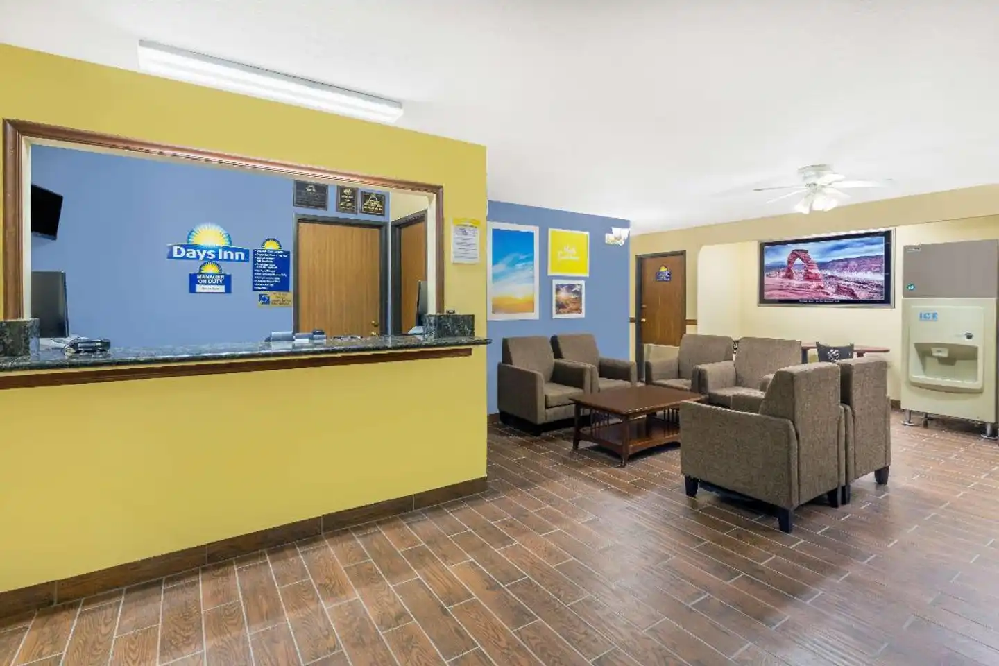 Days Inn by Wyndham Moab Lobby