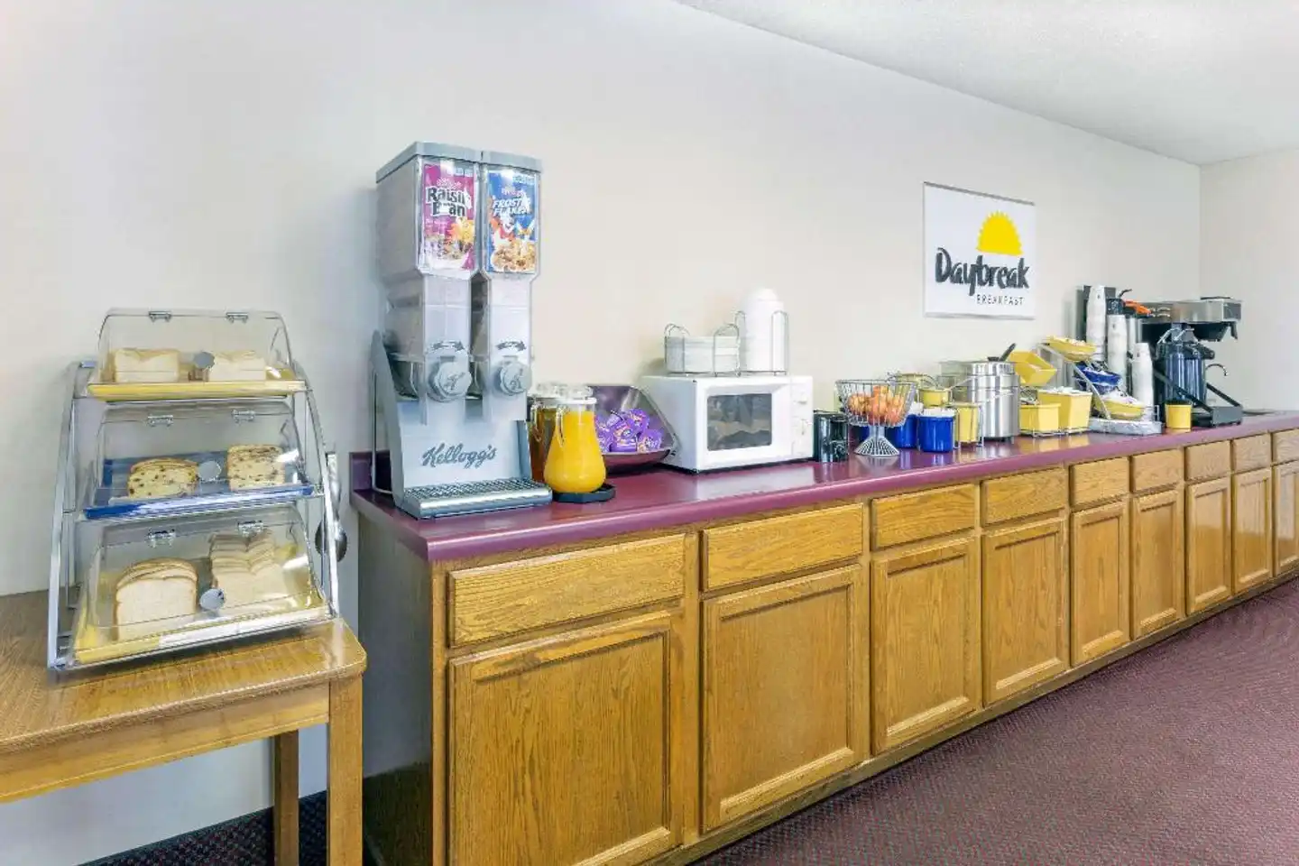 Days Inn by Wyndham El Paso Lobby