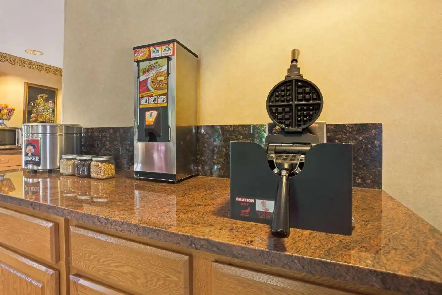 Days Inn by Wyndham Seattle South Tukwila Lobby